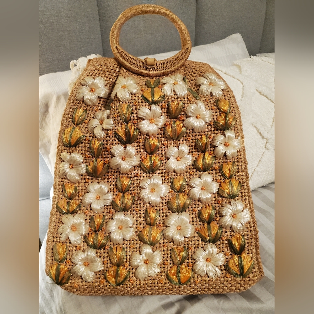 **UNIQUE** Vintage Straw Bag